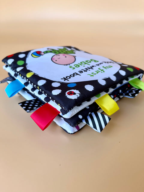 First books: Black and white cloth book (Babies)