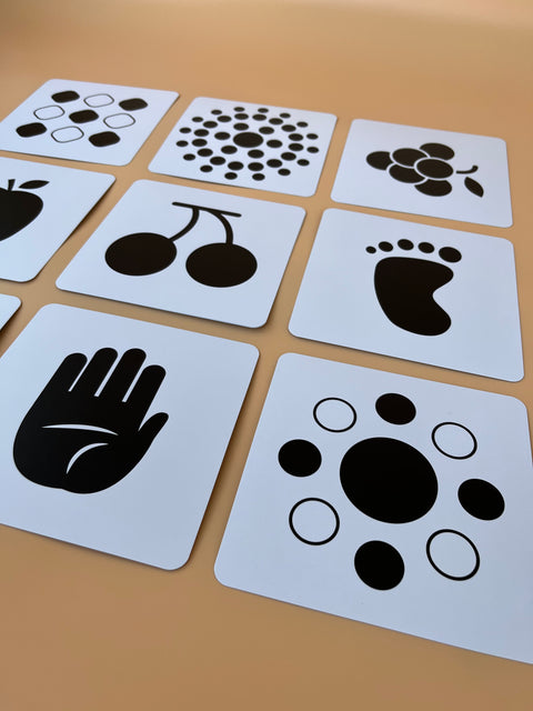 Baby visual stimulation and developmental cards (0-3 months)